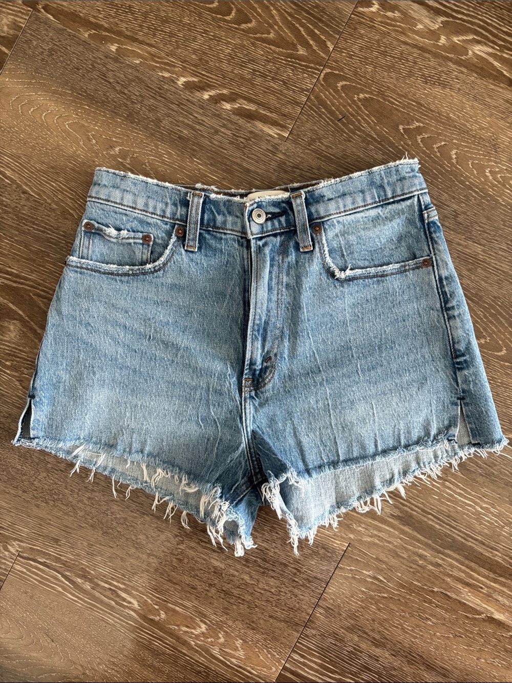 Abercrombie & Fitch Light Wash Frayed Hem Denim Shorts